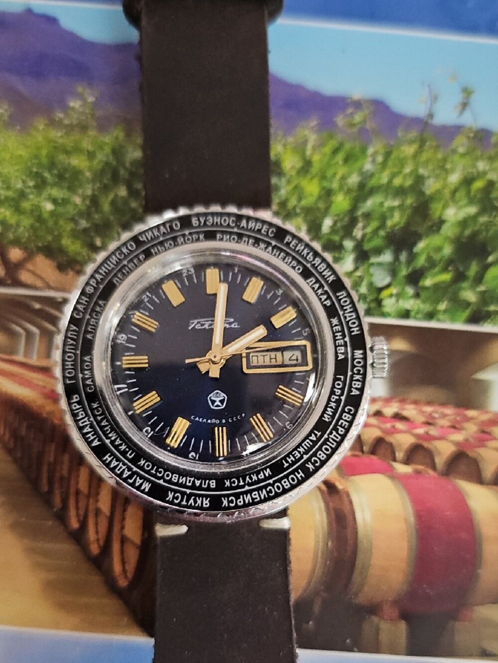 Vintage Soviet Era Raketa City Timer Automatic Watch With Cyrillic Day/date - Picture 2 of 5